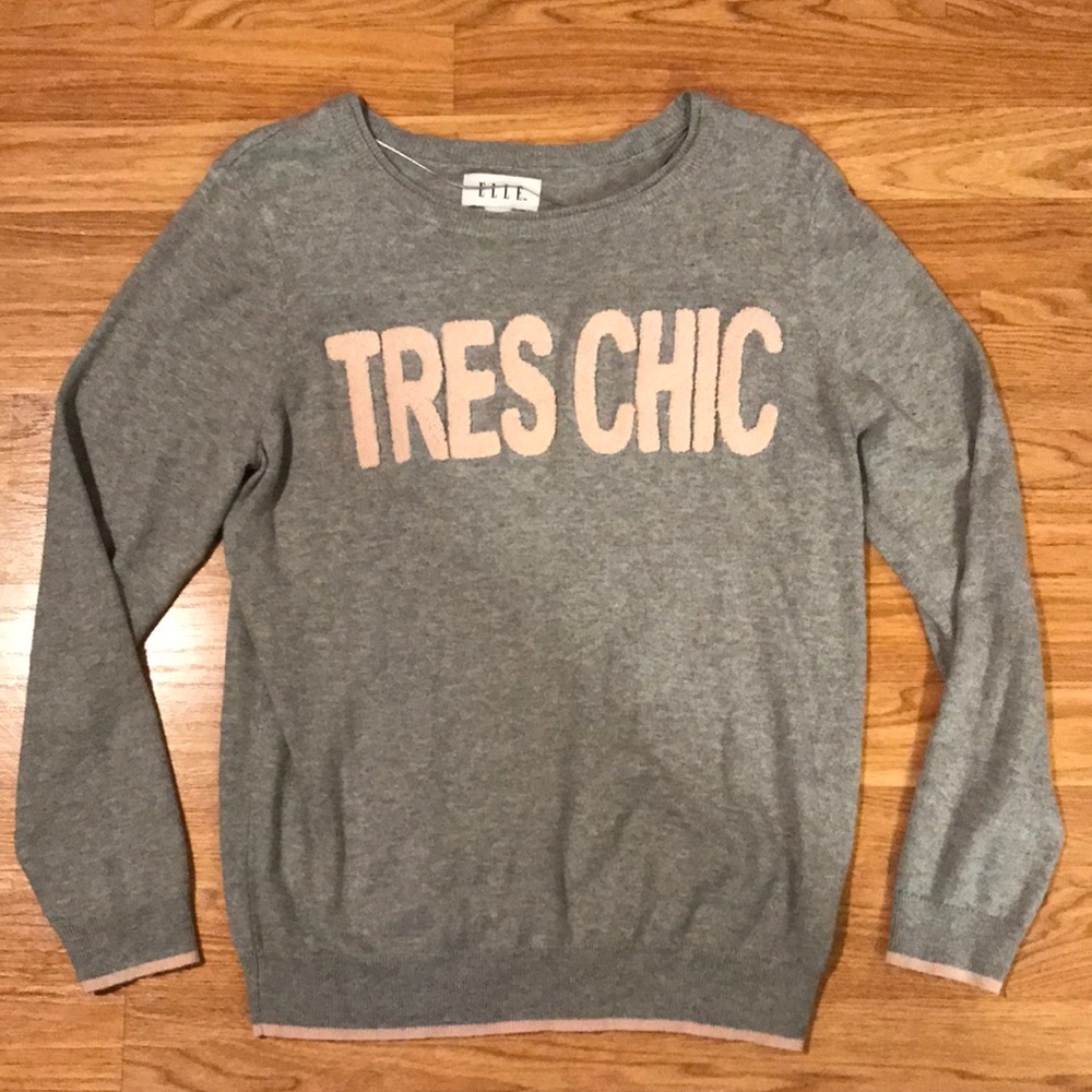Elle Gray French Graphic 3D Lettering Sweater